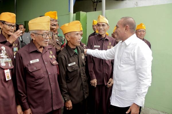 Edy Rahmayadi dampingi Menhan Prabowo Serahkan Bantuan Sepeda Motor untuk Babinsa